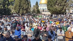 40  ألفاً يؤدون "الجمعة"في رحاب المسجد الأقصى