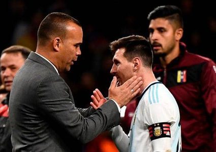 مدرب فنزويلا لا يستبعد رحيله من منصبه وميسي في الواجهة
