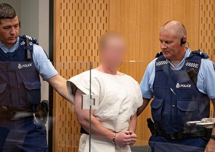 نيوزيلندا تجرم حيازة أو توزيع بيان منفذ مذبحة المسجدين