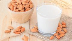 حليب اللوز لزيادة كثافة العظام وإنقاص وزنك