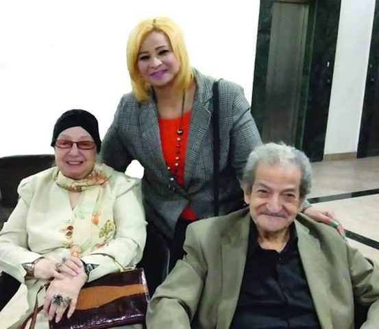 بعد حب دام 81 عاما.. زواج  صحفي من أديبة مصرية