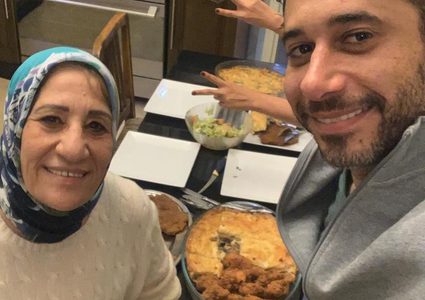 أوّل ظهور لزوجة الفنان صلاح السعدني المحجبة على السوشال ميديا