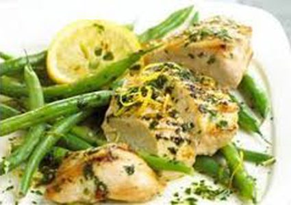 صدور الدجاج مع صلصة اللفت والفاصوليا البيضاء