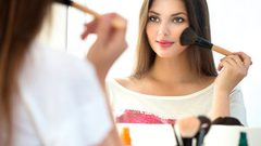 لكي يبدو وجهك طبيعيا... 6 أخطاء تجنبيها عند وضع المكياج