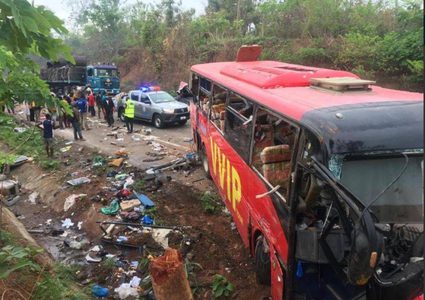 غانا.. مقتل 60 شخصا على الأقل إثر تصادم حافلتين