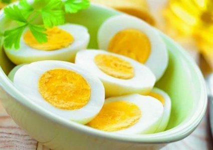 دراسة: مخاوف على مدمني البيض