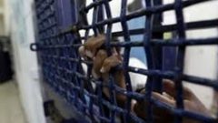 الأسرى في "عيادة الرملة" يواجهون الموت في كلِّ لحظة