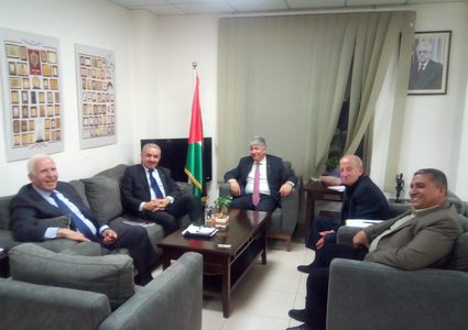 اشتية يلتقي "النضال والتحرير العربية والتحرير"