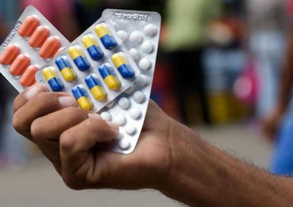 تحذير طبي من "الأثر التدميري" للمضادات الحيوية