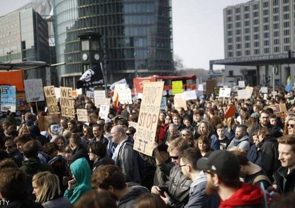 أوروبا تنتفض: "أنقذوا الإنترنت"