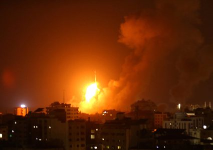 قوات الاحتلال تقصف عدة مناطق في قطاع غزة