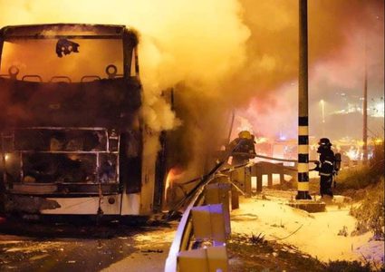 اشتعال حافلة للمستوطنين قرب بلدة جيت شرق قلقيلية