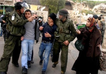الاحتلال يمدد اعتقال طفلين مقدسيين