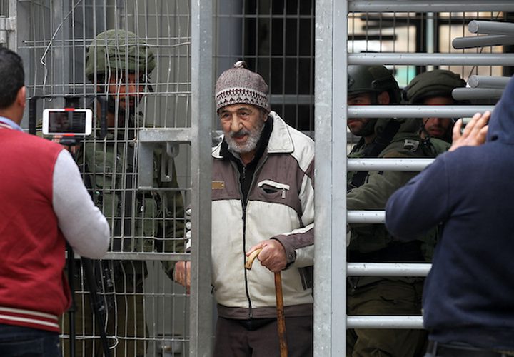 متظاهرون فلسطينيون يشاركون في احتجاج للاحتفال بالذكرى السنوية الثالثة لمقتل فلسطيني عبد الفتاح شريف على يد جنود إسرائيليين في مدينة الخليل بالضفة الغربية ، في 24 مارس 2019.