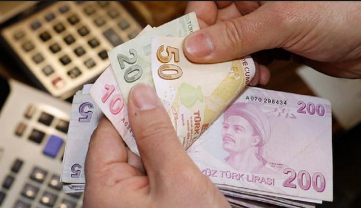 الليرة التركية تتهاوى في "الوقت الحساس"