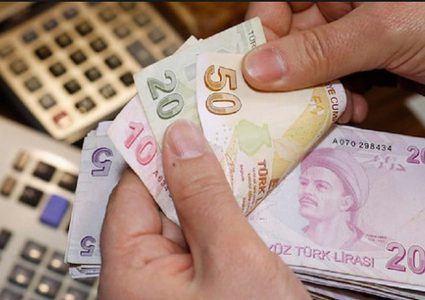 الليرة التركية تتهاوى في "الوقت الحساس"