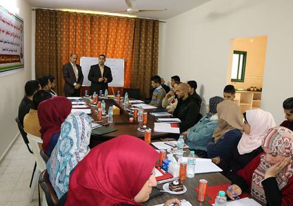 أبوهولي يؤكد على أهمية الاعلام في مواجهة المؤامرات ضد فلسطين