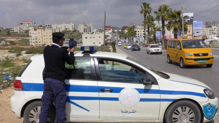 الشرطة تضبط حافلة نقل طلاب بحمولة زائدة بلغت 17 طالب