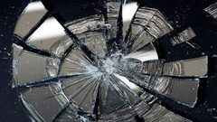 "رهاب المرايا" يحول حياة بريطاني إلى جحيم