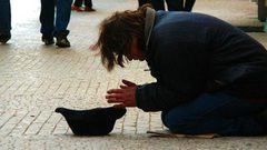 "حسنة قليلة تمنع بلاوى كتيرة"..أشهر وأحدث وسائل التسول فى إيطاليا