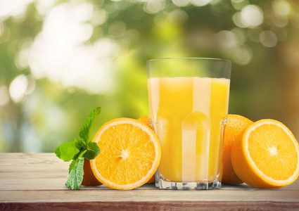 كيف يؤثر تناول عصير الفواكه على صحة الدماغ؟