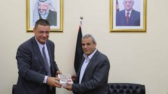 ممثل دولة رومانيا يطلع على واقع محافظة قلقيلية