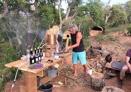 هولندي سئم الحياة العادية.. فصنع "المستحيل" مع زوجته