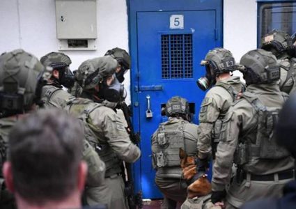 قوات القمع تقتحم عدة أقسام بالنقب بزعم تنفيذ عملية طعن