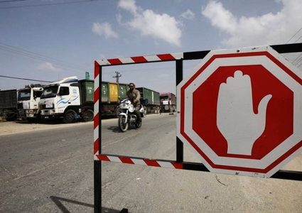 سلطات الاحتلال تغلق منافذ غزة التجارية والبحرية