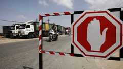 سلطات الاحتلال تغلق منافذ غزة التجارية والبحرية