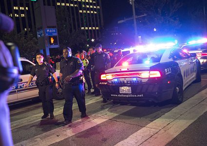 مقطع مسرب يكشف اعتداء وحشيا من ضباط على مراهق