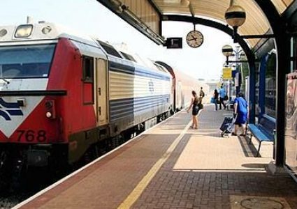 قوات الاحتلال تسمح بعودة حركة القطارات الى مناطق الجنوب