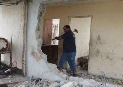 الاحتلال يجبر المقدسي العباسي على هدم منزله بيده