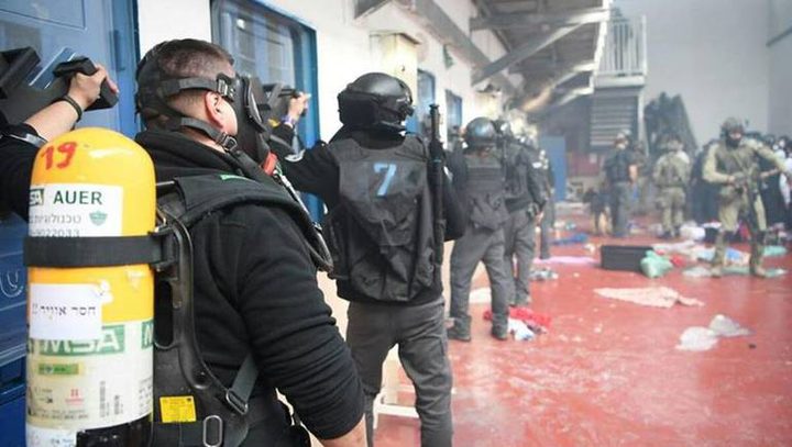 الاحتلال يكافئ ارهاب "جلادين الأسرى" برفع رواتبهم