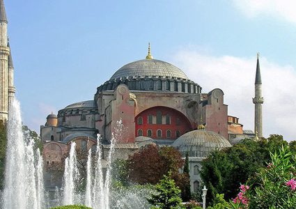 ردًا على أفعال ترامب.. تركيا تحول كاتدرائية صوفيا إلى مسجد