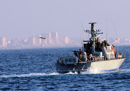 المقاومة تُطلق النار صوب زوارق الاحتلال