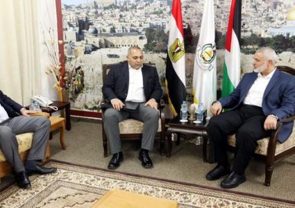 يديعوت: لقاء حاسم بين الوفد المصري وحماس في غزة