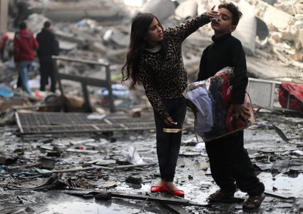 عائلات غزية أفاقت على اتصال دمر حياتها وبيتها وأصبحت بلا مأوى