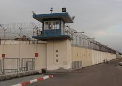 نادي الأسير: الأسرى المصابون أعيدوا لمعتقل "النقب" عدا أسيرين