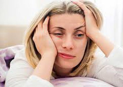 دراسة: قلة النوم تفقدك جاذبيتك