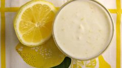 3 فوائد عجيبة لتناول الزبادي بالليمون قبل النوم