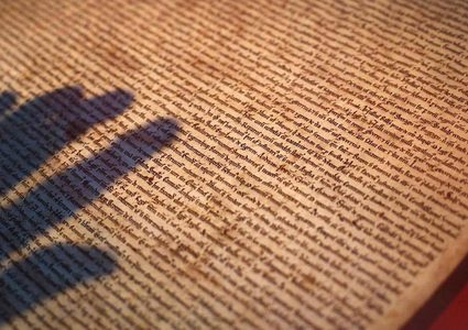 بالصدفة البحتة.. العثور على وثيقة تاريخية عمرها مئات السنين