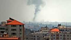 إصابة ثلاثة شبان في قصف إسرائيلي شمال قطاع غزة