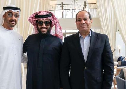 تركي آل الشيخ يحذف تعليقا على صورة مع السيسي وبن زايد!