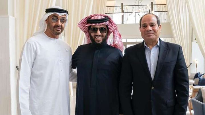 تركي آل الشيخ يحذف تعليقا على صورة مع السيسي وبن زايد!