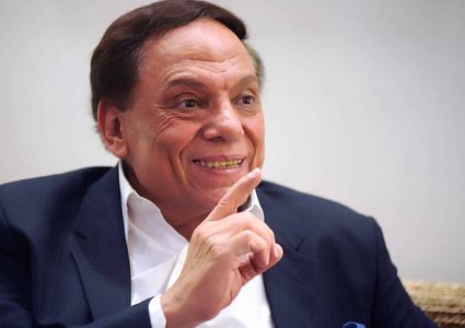 عادل إمام مهدد بالخروج من سباق رمضان