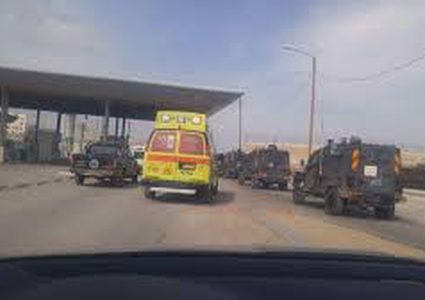 الاحتلال يغلق حاجز قلنديا بزعم "دهس" أحد الجنود