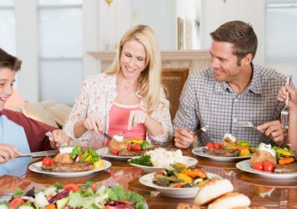 دراسة: تناول الطعام في مواعيد منتظمة يوميا يمنع نمو الأورام