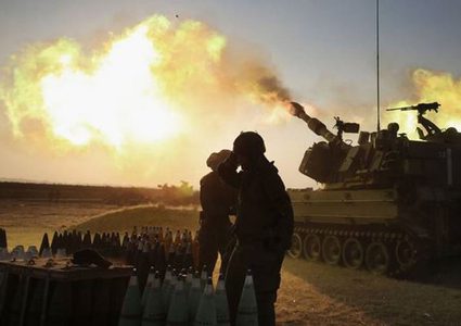 مدفعية الاحتلال تستهدف موقعاً وسط غزة