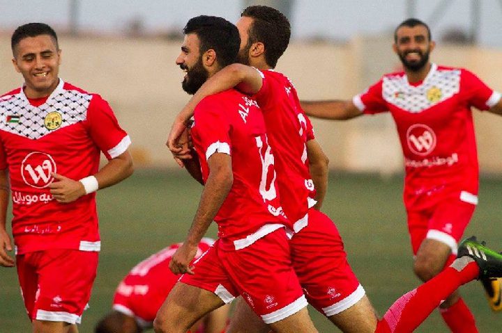 "البيرة" و"أهلي الخليل" يقلبان أوراق الدوري بالفوز على "بلاطة"